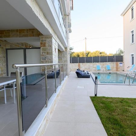 Momento Luxury Apartments Walking Distance From The Beach Никиана Экстерьер фото